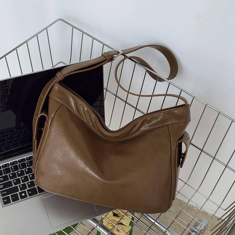 Large capacity bag women's autumn and winter retro versatile simple shoulder messenger bag commuter tote bag