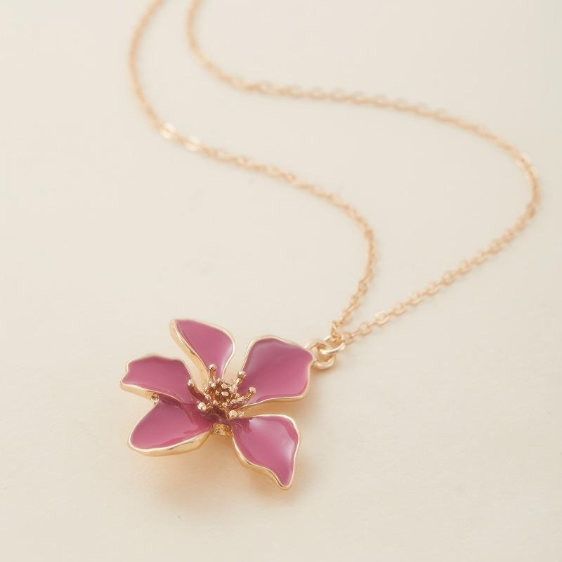 Fashion flower pendant necklace with white enamel petals. Elegant daily jewelry for casual, formal and vacation wear, perfect gift for women.