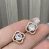 Neue, vollständig mit Diamanten besetzte, hohle Vierblättrige Kleeblatt-Steckohrringe, Rohohrringe, Glücksklee-Ohrschmuck.
