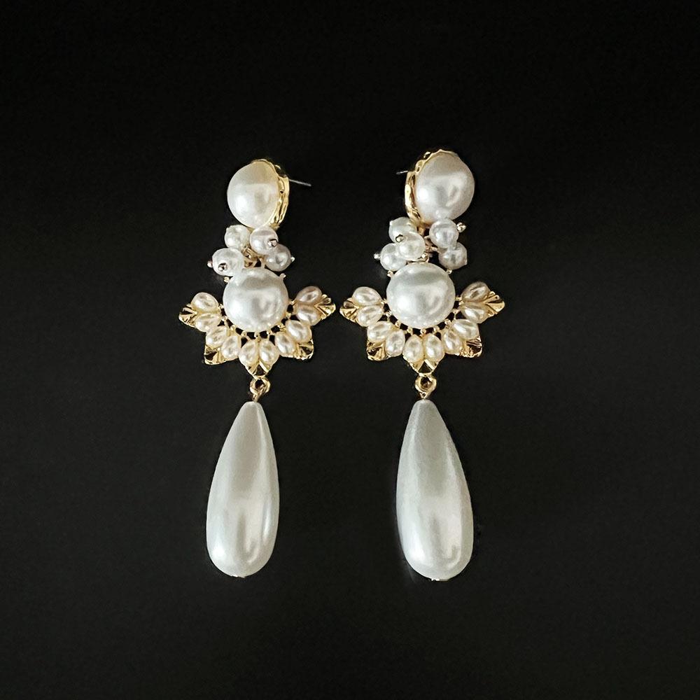 Light Luxury French Niche Retro New Design Imitation Shijia Pearl Necklace Earrings Set Chain