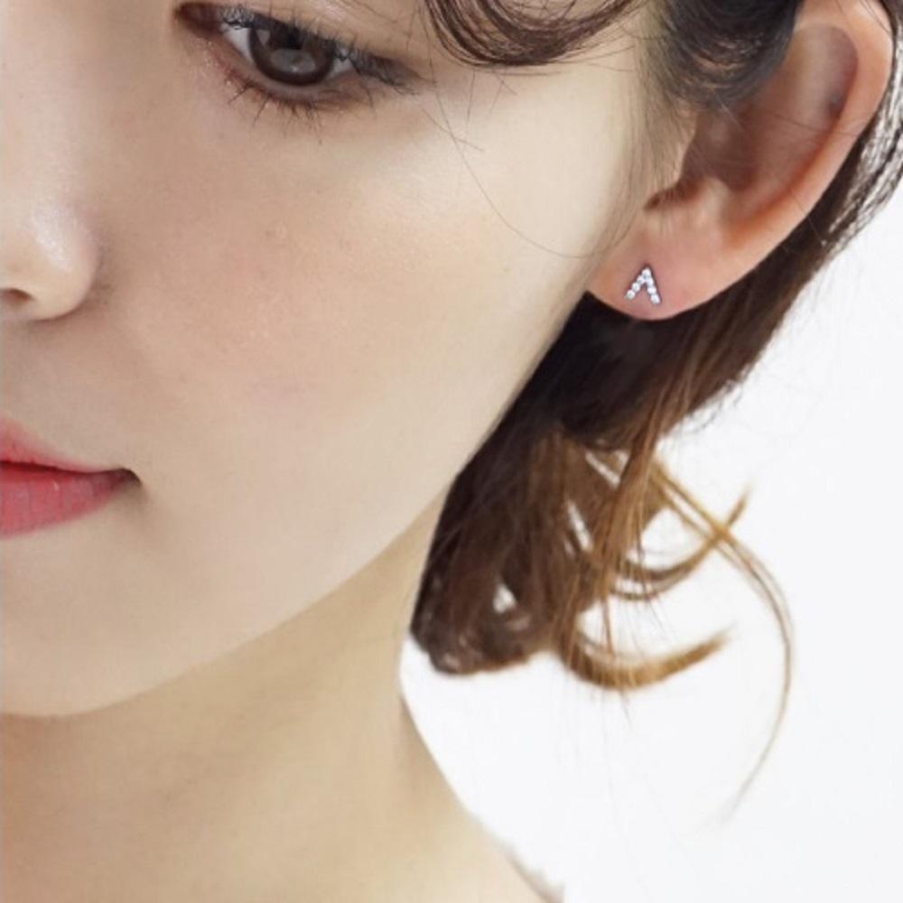 Women's V-shaped cubic piercing surgical lock ball earrings