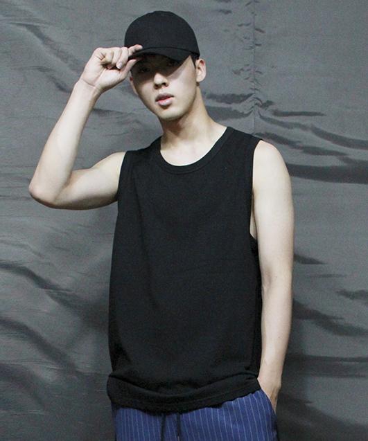 Deumakeu Sleeveless Long Layered Slit T-Shirt Black