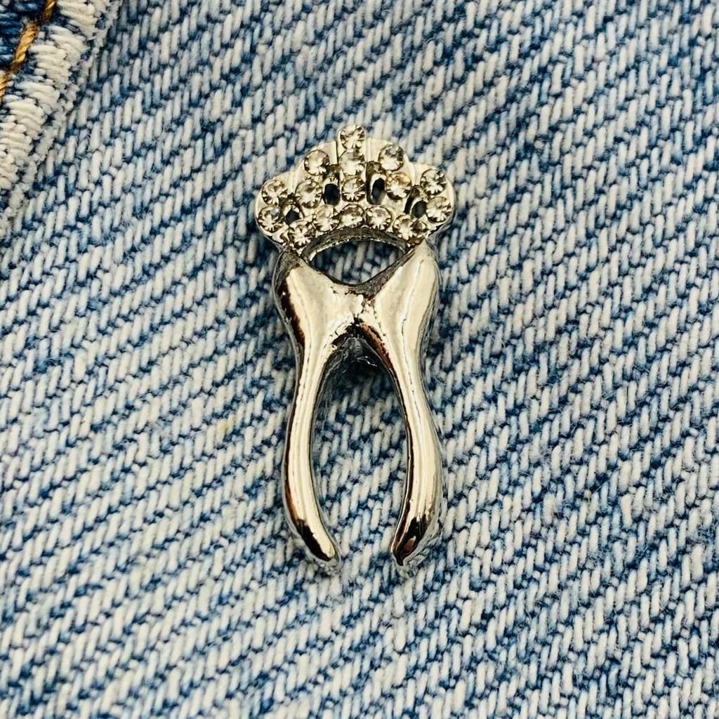 New Enamel Pin Silver Tooth with Crown Metal Pin Gift Birthday 1 Piece