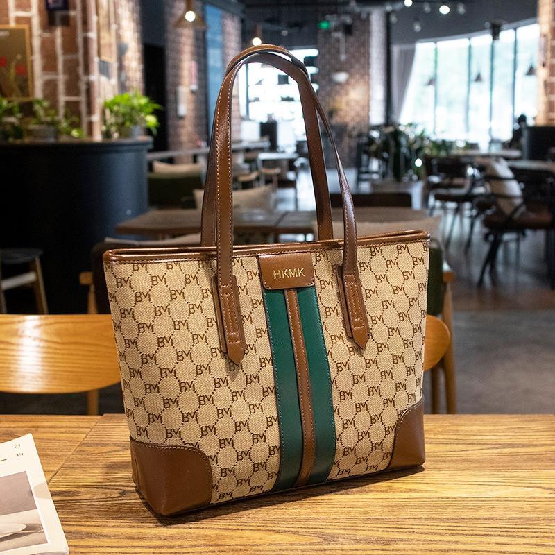 Printed Large-capacity Women's Bags, New Light Luxury Women's Handbags, Light and Fashionable Single Shoulder Commuter Tote Bags, Trendy