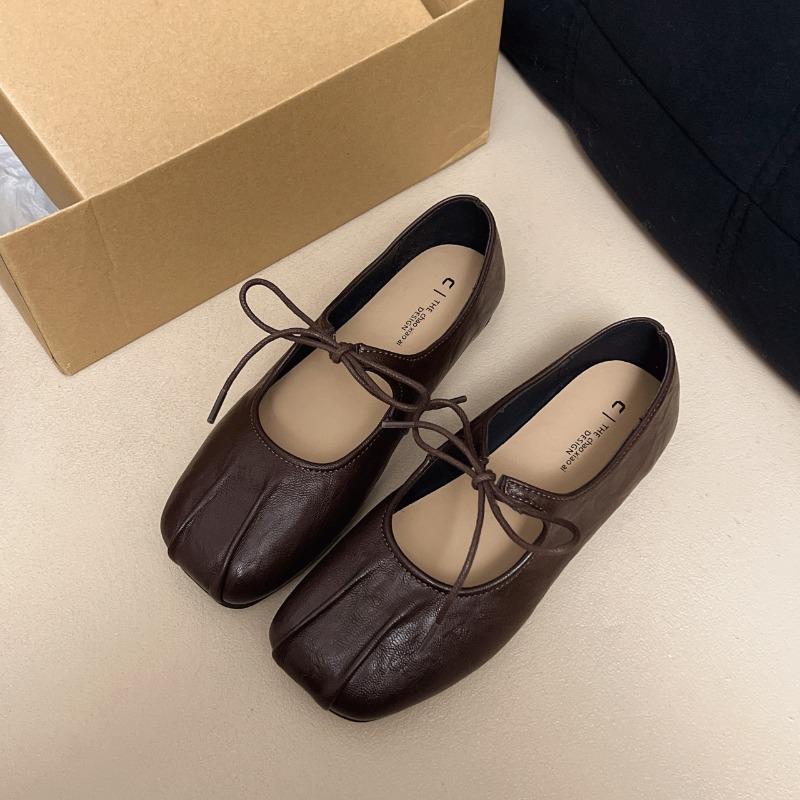 

Туфли-балетки Мэри Джейн на шнуровке с бантом и неглубоким носком 40 коричневый