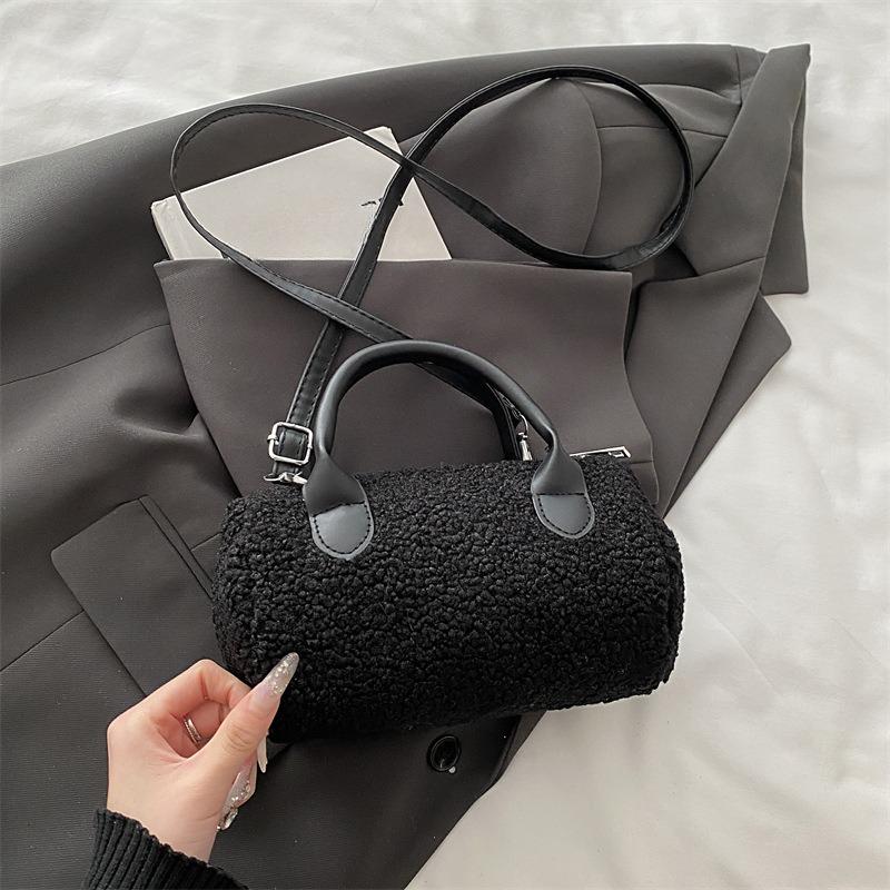 Модная однолямочная трендовая сумка, нишевая и простая сумка-подушка через плечо для commuting чёрный