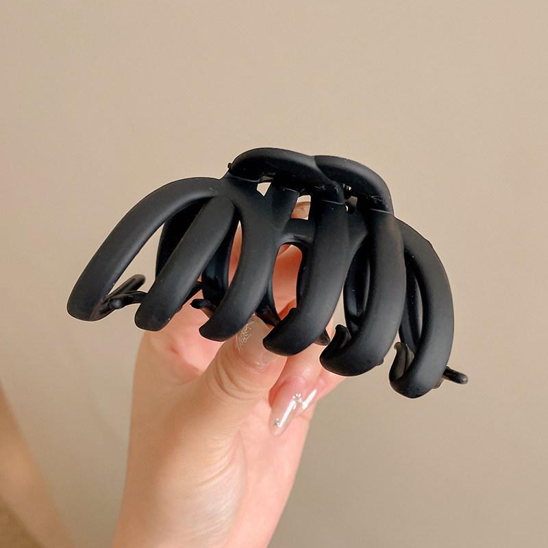 Elegant Large Hair Claw Clip for Thick Hair - High-End Korean Updo Shark Clip