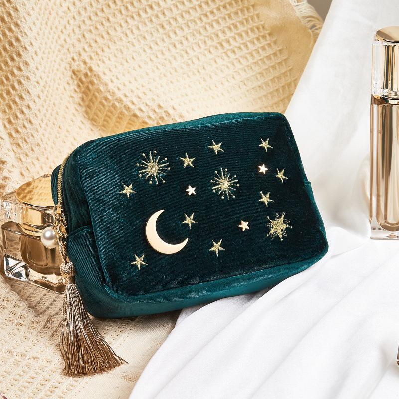 

Makeup Bag Large Capacity Beautifully Embroidered Stars Moon Decorated Inner Pocket Organizer Bag The Best Gift for Mother s Day темно-зеленого