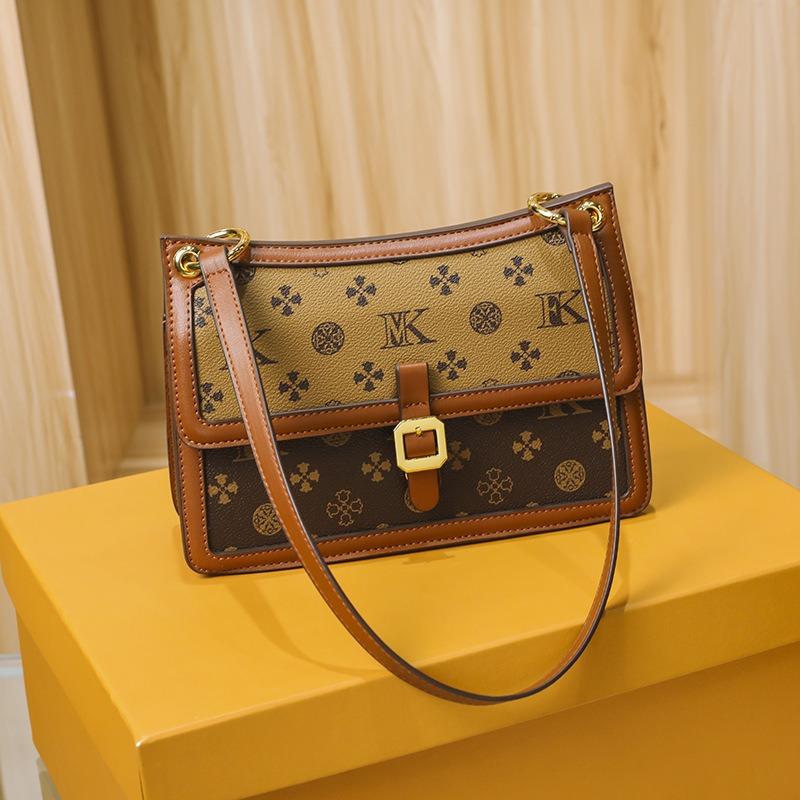 High-end underarm bag women's new autumn and winter texture niche design fashionable messenger small square bag tide