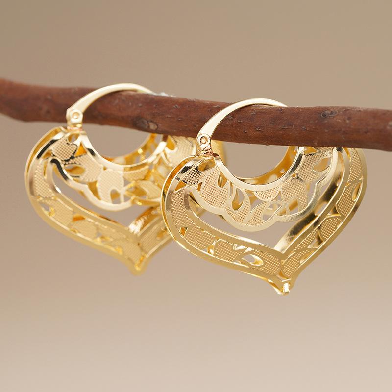 Floral heart-shaped earrings, women s hollow heart-shaped pendant earrings, vintage romantic declaration jewelry gifts