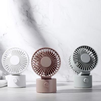 Stolný ventilátor USB napájaný oscilačný ventilátor s nastaviteľnou hlavou 2 rýchlosti Mini veľkosť Stolný ventilátor pre domácu kanceláriu Vonkajšie cestovanie
