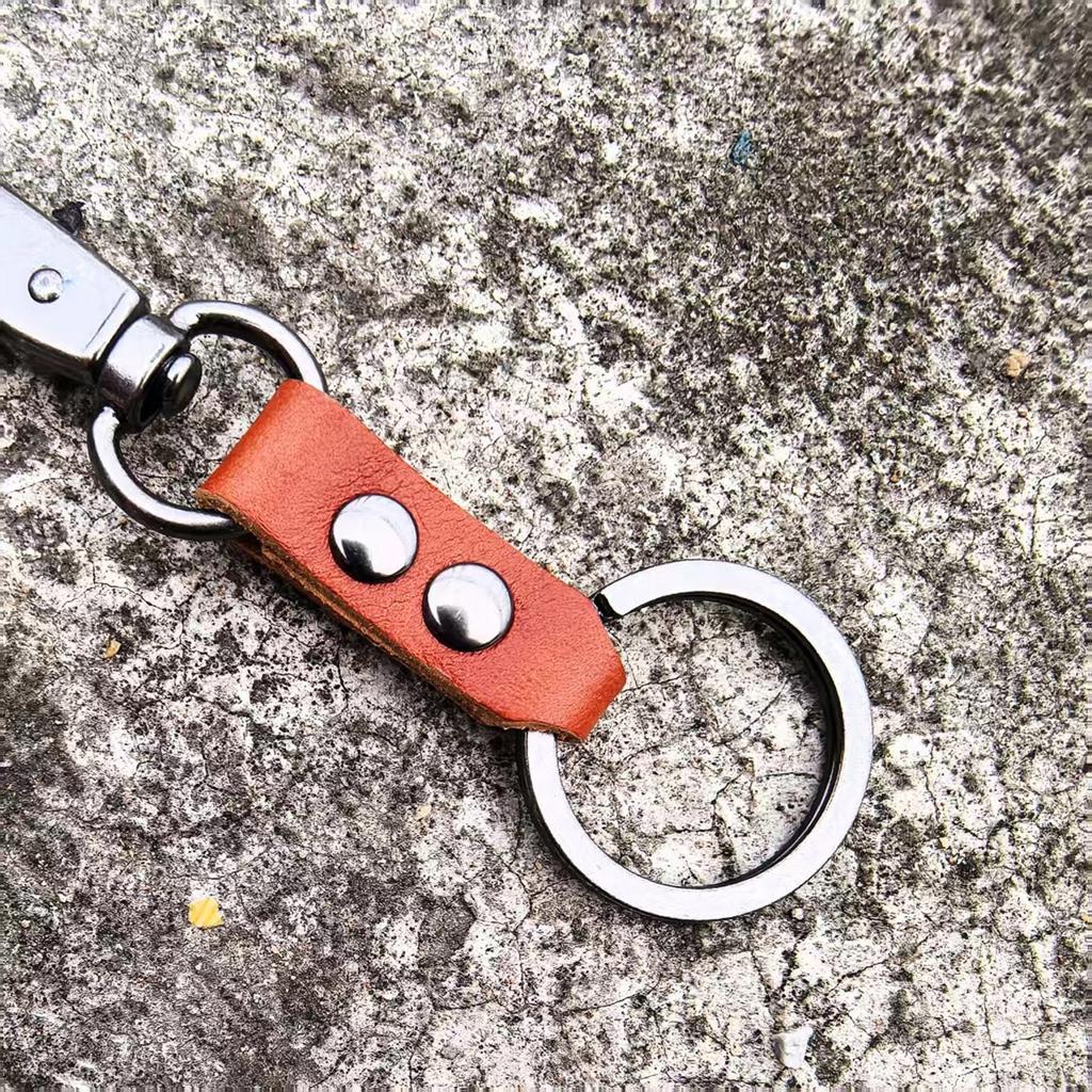 Vintage Style Men Leather Keychain With Secure Metal Clasp Durable Key Ring Functional Key Holder For Everyday Carry