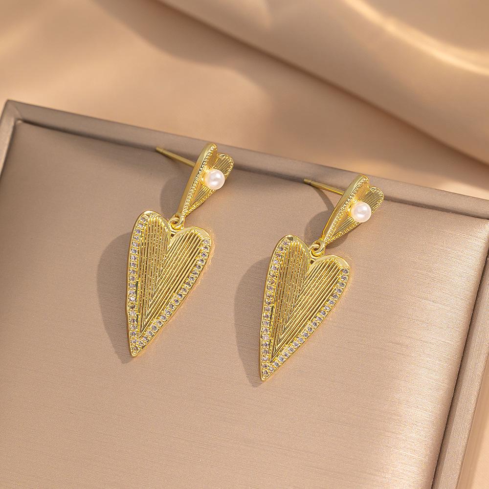 Eleganckie kolczyki sztyfty z cyrkoniami w kształcie koniczynki i misia - Nowy szykowny design