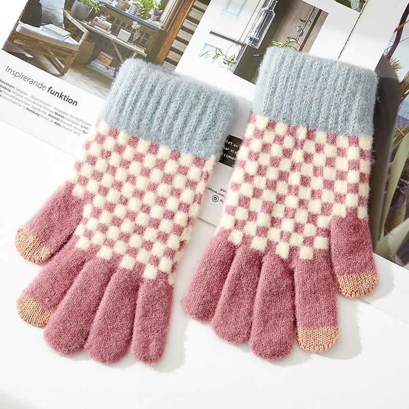 2025 New Touch Screen Winter Warm Knitted Gloves Women's Checkerboard Plaid Plaid Color Matching Wool Gloves Wholesale