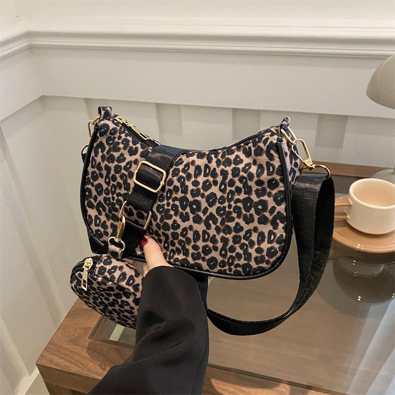 

Сумка женская с леопардовым принтом, маленькая квадратная сумка под мышкой, зима, новая, ретро, универсальная, модная, мессенджер, на плечо