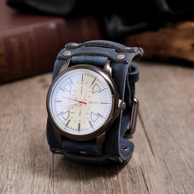 Retro Style Adjustable Cowhide Bracelet Watch - Trendy Unisex Accessory