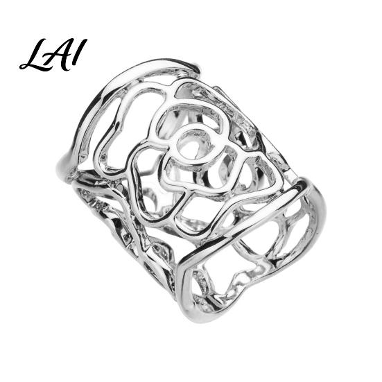 Geometric Scarf Clip Romantic Hollow Rose for Women Elegant Alloy Shawl Buckle Jewelry Gift Her Silk Scarves And Square Scarves Retro Floral