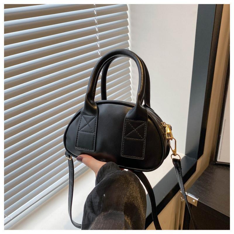 

Minimalist Color Block Shoulder Bag With Zipper Closure For Daily Women