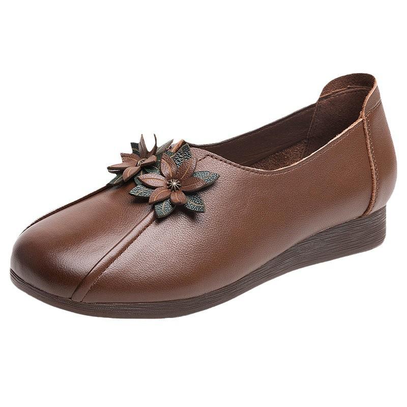 Autumn new mother shoes soft leather soft sole deep mouth ethnic style women's shoes middle-aged and elderly flower retro flat sole women