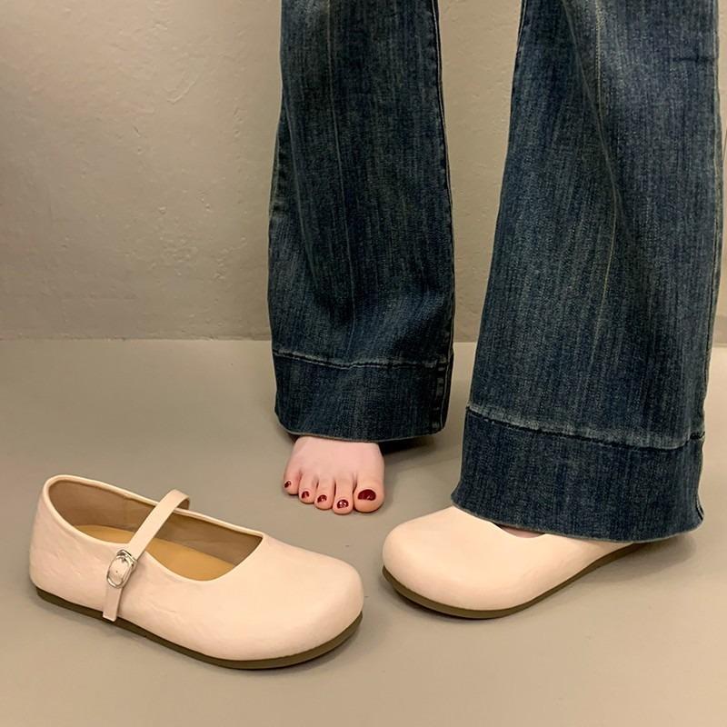 Round head pleated one-word buckle with shallow mouth single shoes women's spring and autumn new fashion versatile Mary Jane shoes