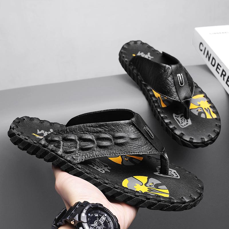 Fashion Summer Mens Leather Beach Flip Flops Summer New Arrival Flat Non-Slip Male Slippers Breathable Fashionable Male Walking Shoes