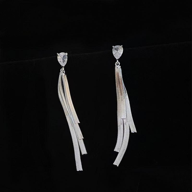 Light Luxury Style Long Fringed Earrings Femininity Showing Face Thin Earrings Cold Wind Earrings