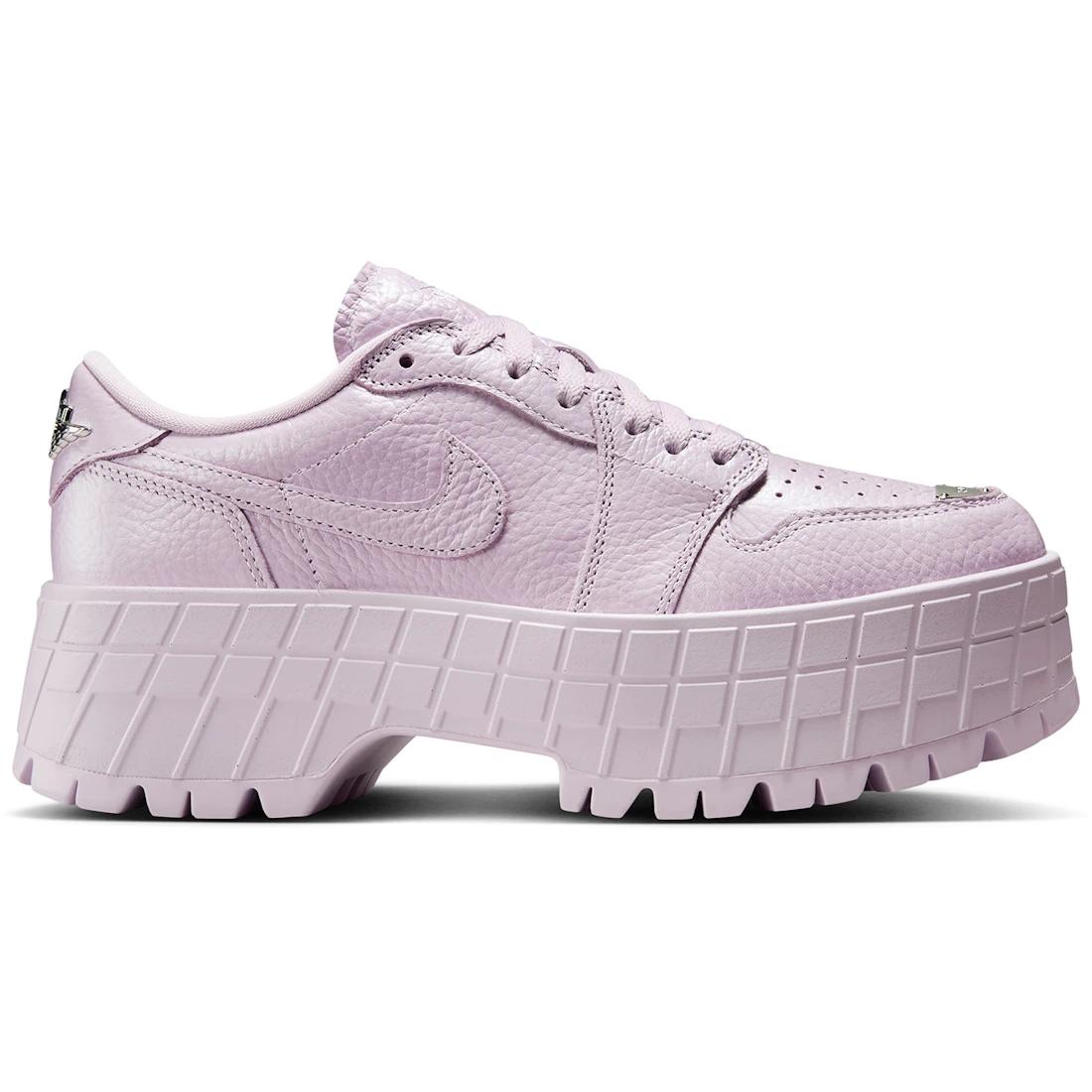 

Sneaker Jordan 1 Brooklyn Low Doll Metallic Silver (Women s)(HF3184-500) 38