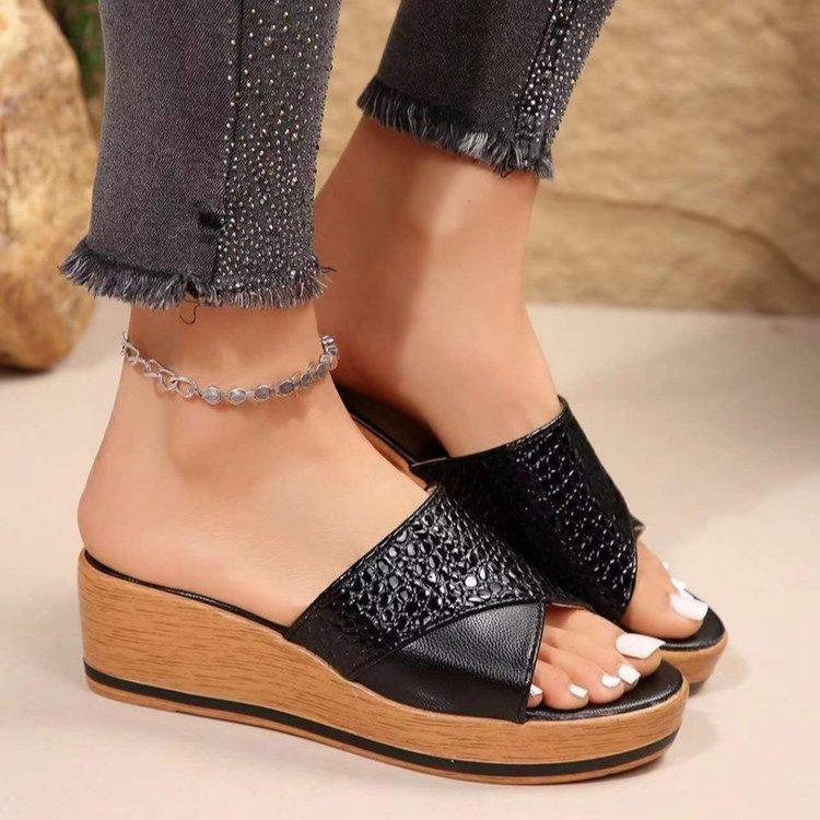 20252025 Spring and Summer New Slope Heel Slippers Women's European and American Solid Color Casual PU Crocodile Pattern Leather Sandals