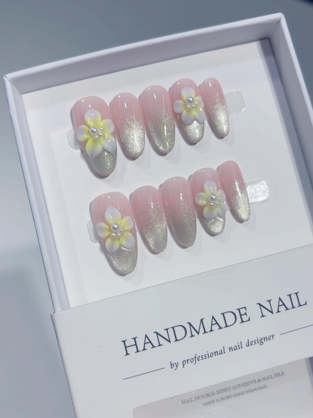 New Style Nude Almond Manicure: Gentle Whitening Pink Cat Eye Wearable Nails Extra Small