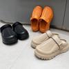 Im Sommer 2025 sind die neuen Plateau-Klett-Sandalen mit dicker Sohle atmungsaktiv und leicht, und die Strand-Damenschuhe werden draußen getragen.