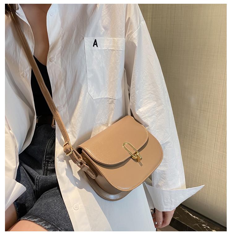 2021 Stylish Women’s Textured Shoulder & Crossbody Saddle Bag