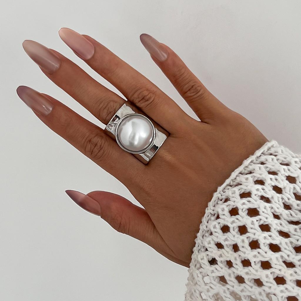 Exaggerated Large Pearl Metal Geometric Wide-Sided Ring, Personalized Line Smooth Joint Ring Ring