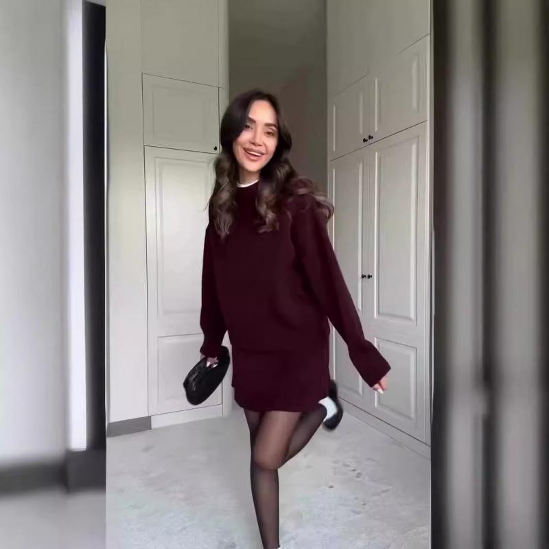 2024 Autumn Solid Color Casual Knitted Skirt Set for Women