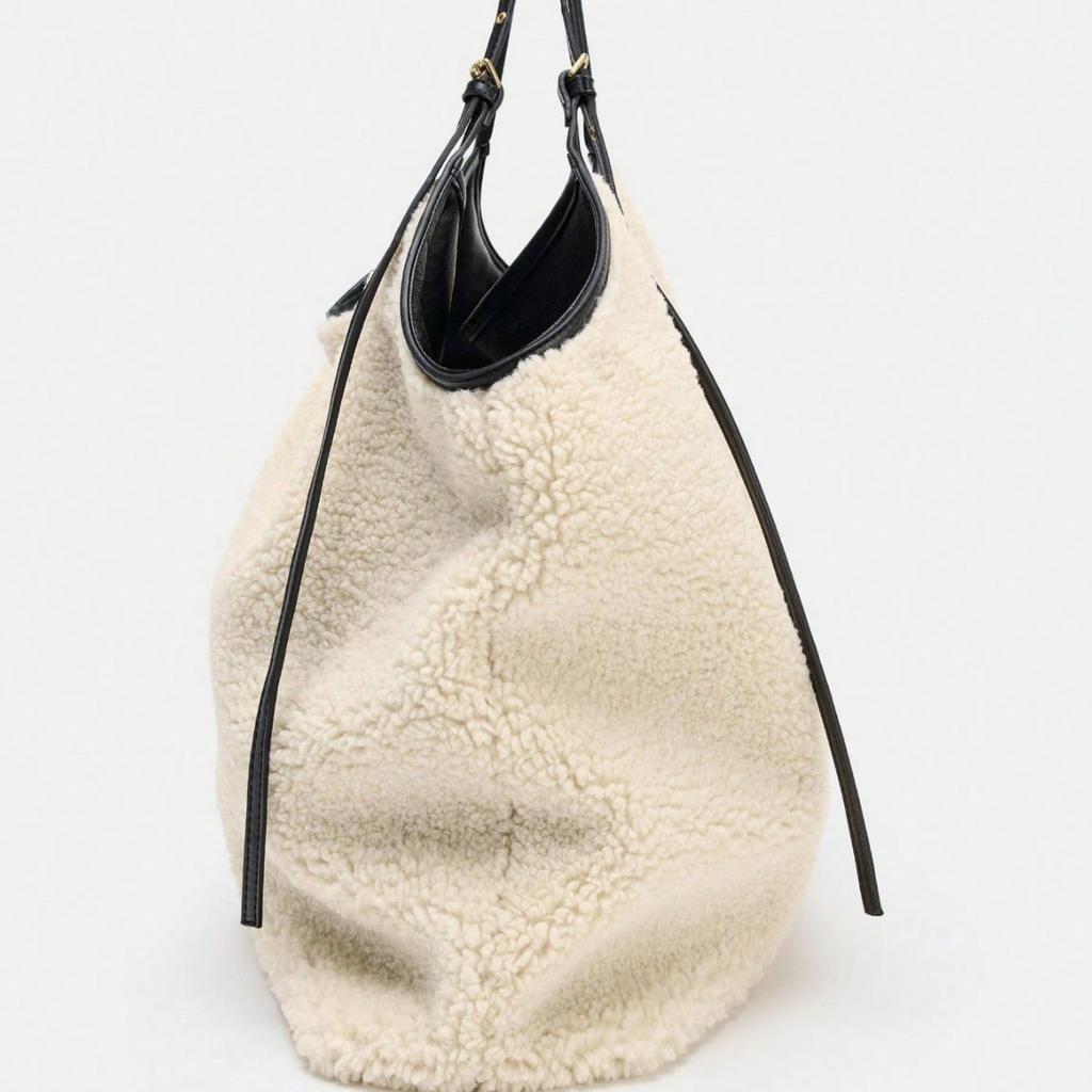 Fashiable White Underarm Large Capacity Autumn Winter Plush Lamb Commuter Tote Shoulder Handbag Soft Polyester Material