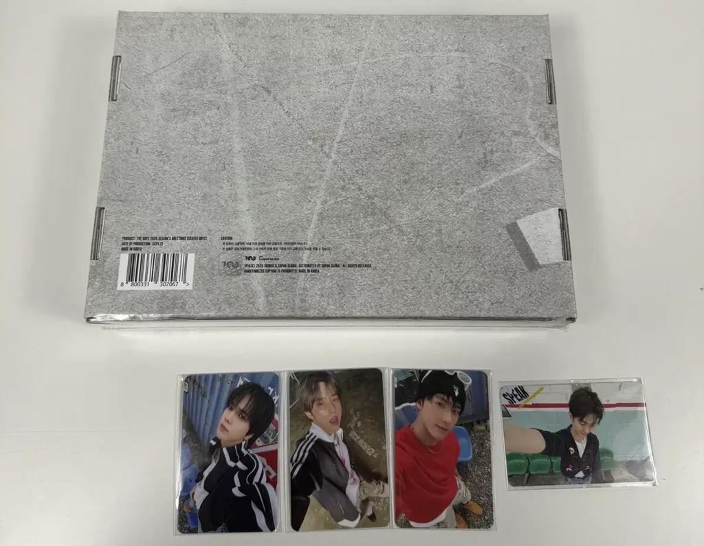 THE BOYZ 2026 Grußkarte (Ungeöffnet) + 1 Vorbestellungs-Fotokarte (Zufällig)