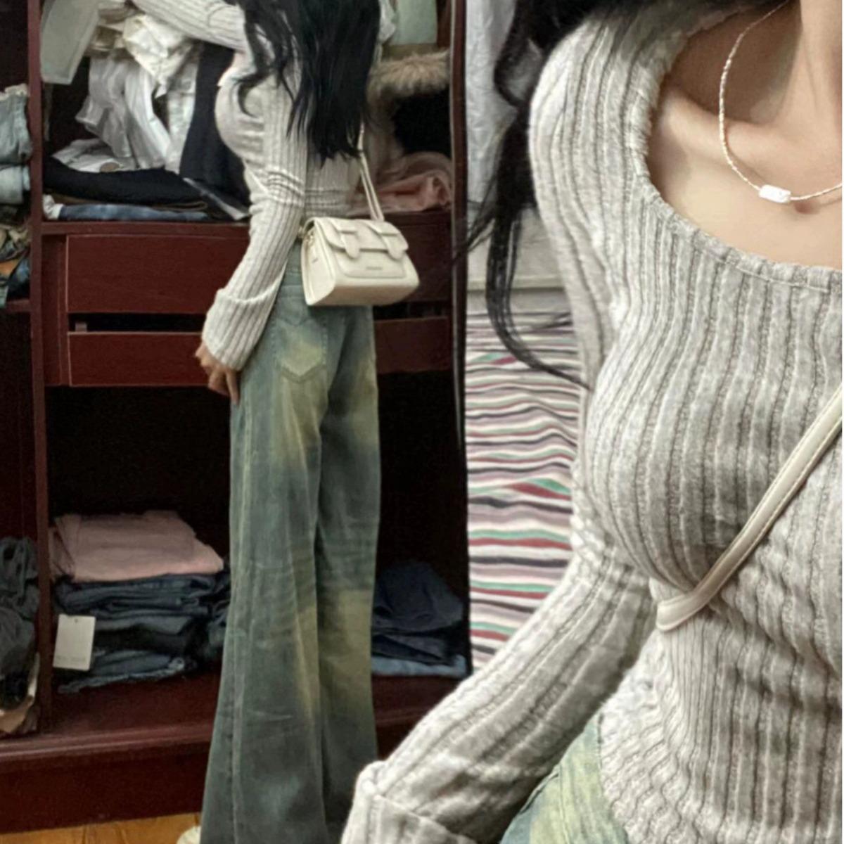 

Женский свитер приталенного силуэта с квадратным вырезом - Длинные рукава, расклешенные манжеты, Осень/Зима 2023. One Size абрикосовый