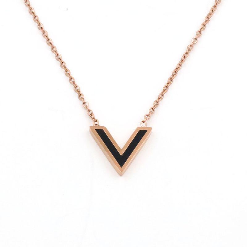 French Romantic Valentine'S Day Gift Girl Girlfriend Fashion Jewelry Acrylic V Letter Pendant Rose Gold Necklace