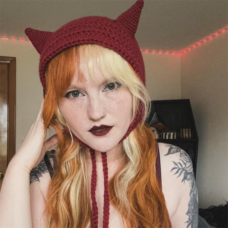 Einfarbige gestreifte Katze-Ohr-Mütze, modische und personalisierte Quasten-Überziehmütze für Erwachsene