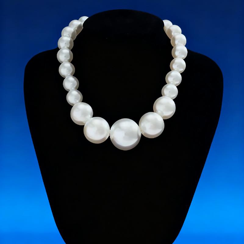 Exquisites französisches Luxus-4-teiliges Set: Halskette, Armband & Ohrringe mit Perlenimitat