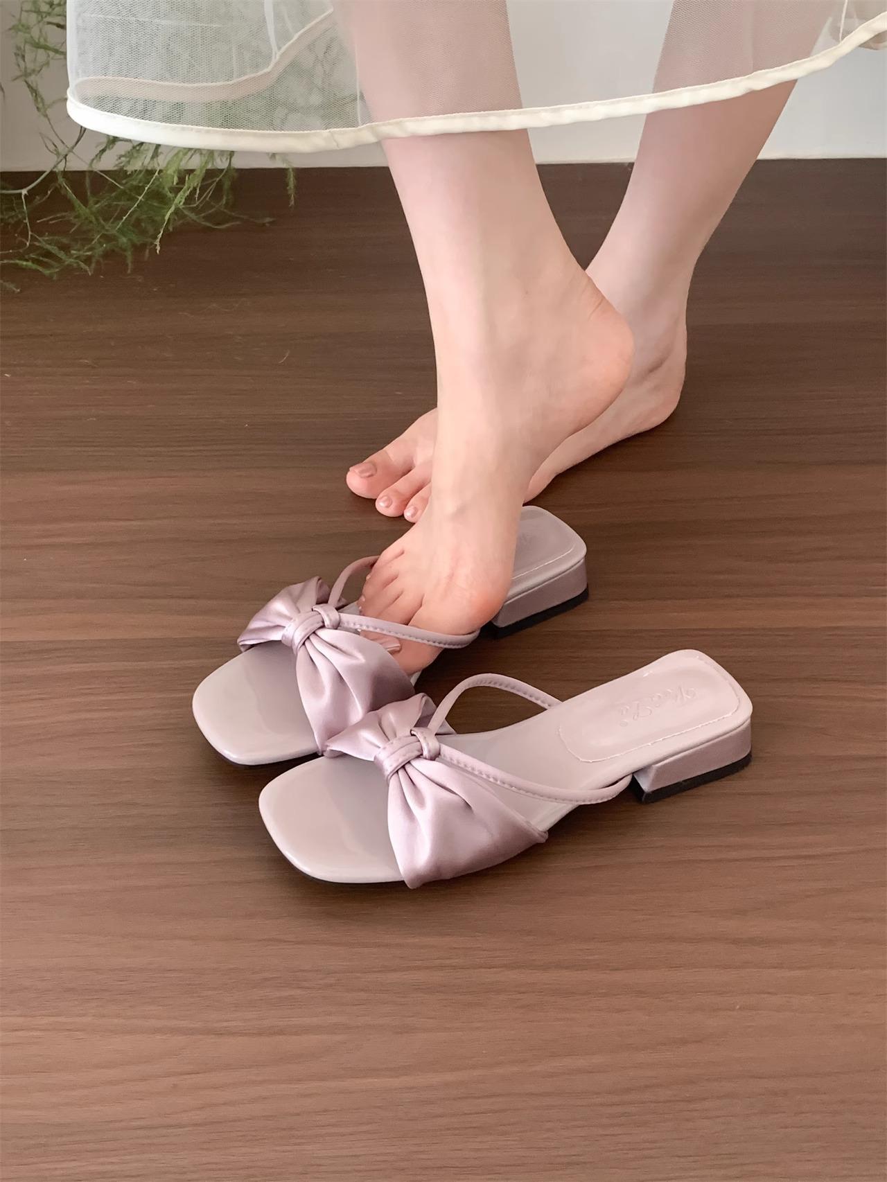 

Нежные феи прохладные тапочки девочка лето 2025 французский милый шелковый бант с открытым носком толстый каблук квадратный каблук сандалии 40