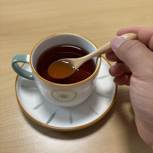 Set mit 4 Holzlöffeln mit halbkreisförmigen Griffen für den Heimgebrauch, Kaffeelöffel und Dessertlöffel, 12,2 cm x 2,8 cm (HM122TMQ*4)