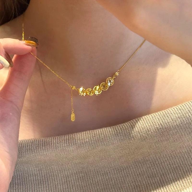 Stylish Round Copper Coin Jewelry Set: Necklace & Bracelet for Women