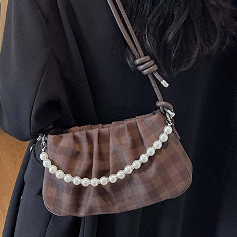 A Trendy and Niche Bag with Pleated Clouds A Trendy Underarm Bag, and A Single-shoulder Crossbody Handbag