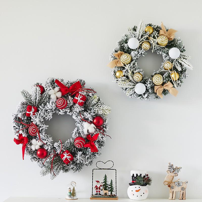 Luminous Christmas Wreath: Festive Door & Wall Decoration for Bar & Mall Scenes