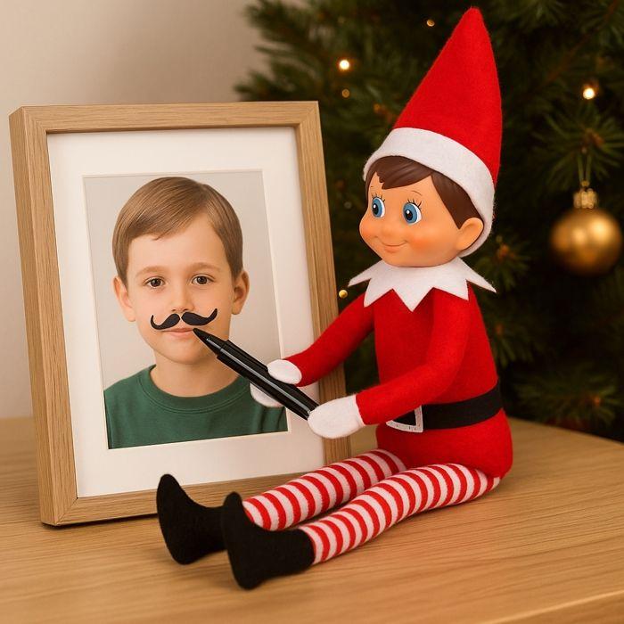 Prankster Elf - SHOP-STORY - 35 Cm - Vinyl and Fabric - Red - Interior Decoration