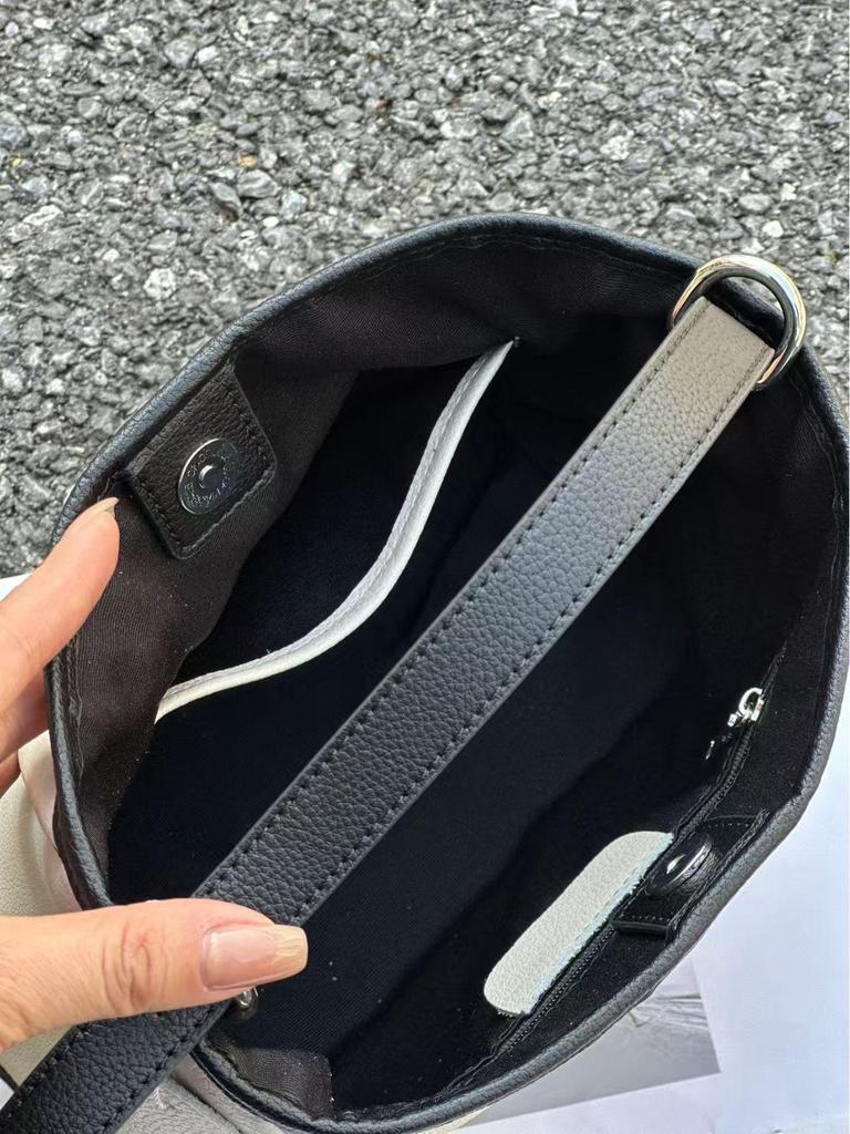 Luxury Matte Leather Crossbody Underarm Bag for Women - 2025 Autumn/Winter Casual Commuter Style