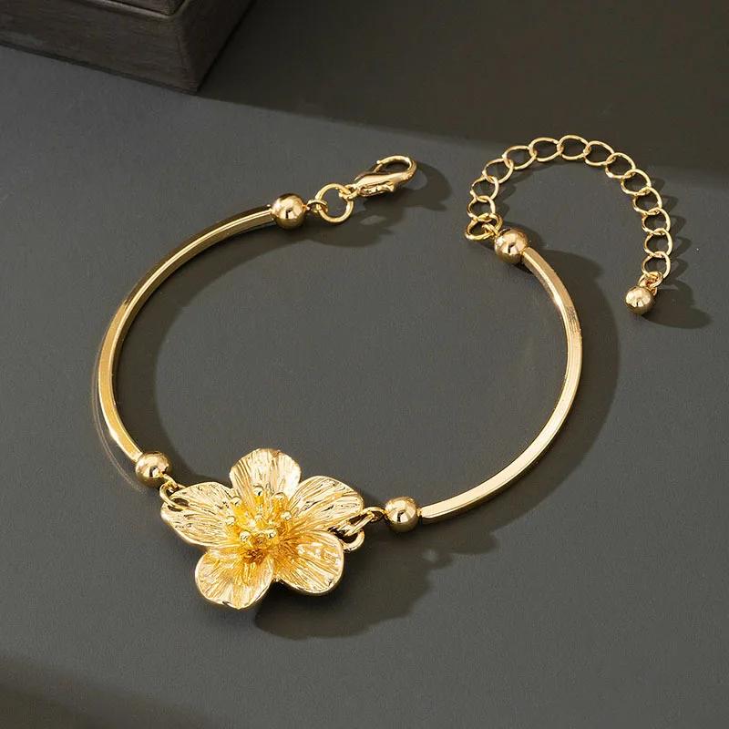 New Fashion 5 Petal Exquisite Flower Bracelet Personalized Versatile Women's Petal Bracelet Festival Party Girl 2025 Jewelry