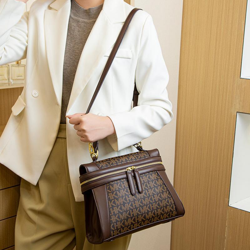 Retro Letter Printed Women's Bag New Style Versatile One Shoulder Crossbody Small Square Bag Commuter Bag Handbag Trendy
