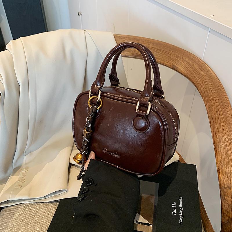 Small bag women's new matte retro messenger bag women's simple portable small square bag