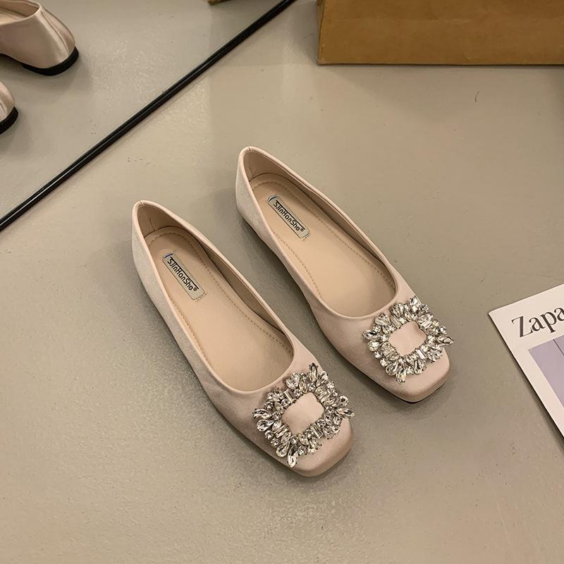 Square buckle ladle shoes women's commuting versatile single shoes French rhinestone shallow mouth flats 2025 new spring and autumn one-pedal